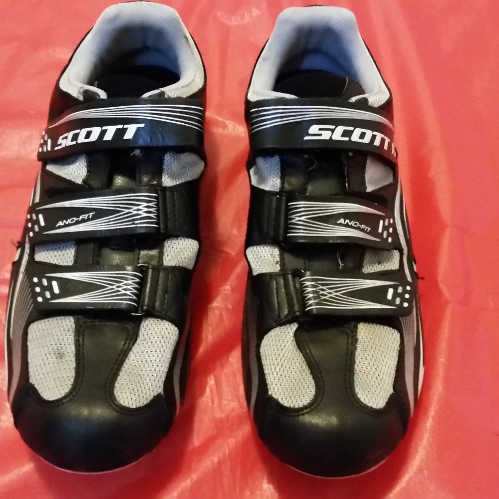 Scott Gray with Black Athletic Shoes - Size 11